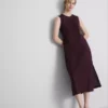 O vestido midi sem mangas em linho da coleção «The Edit»