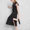 O vestido midi sem mangas em linho da coleção «The Edit»
