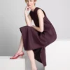 O vestido midi sem mangas em linho da coleção «The Edit»