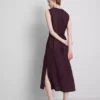 O vestido midi sem mangas em linho da coleção «The Edit»