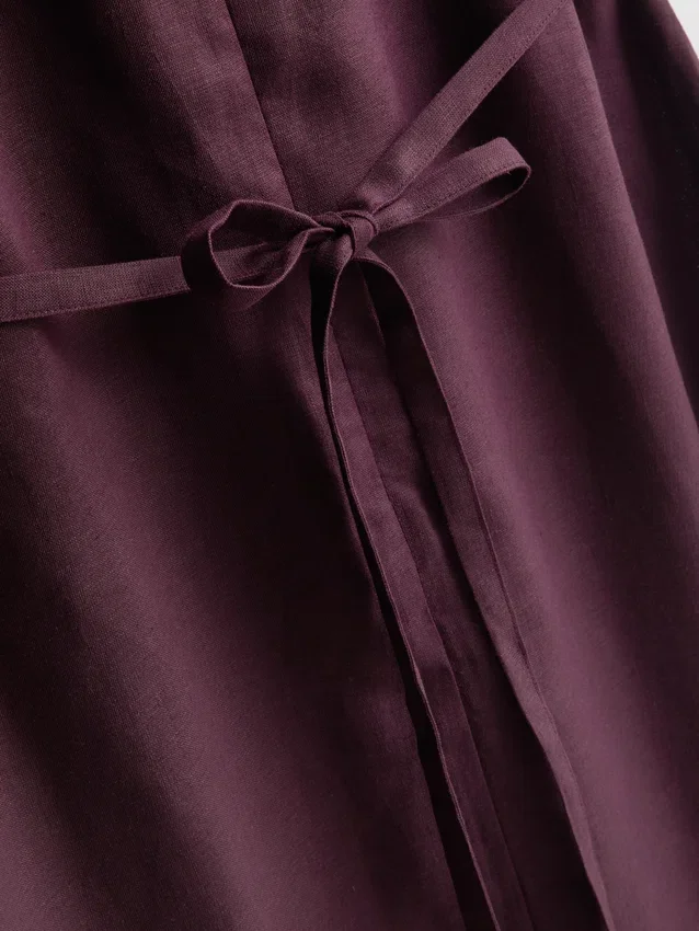 O vestido midi sem mangas em linho da coleção «The Edit»