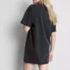O vestido t-shirt com estampado dos Rolling Stones
