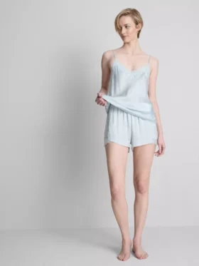 Os calções de pijama em mistura de seda da The Edit