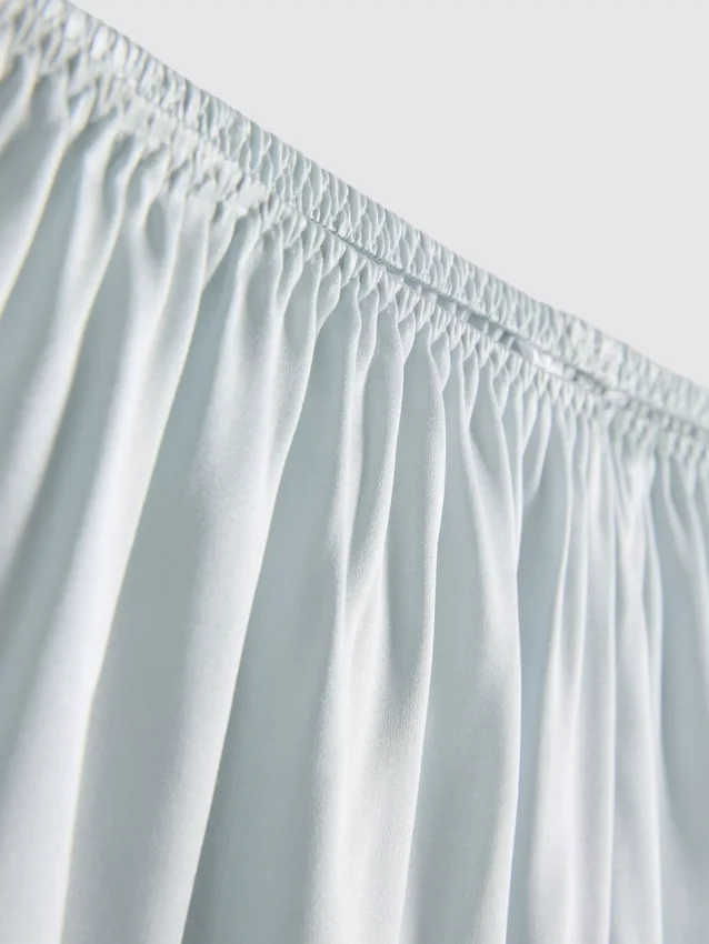 Os calções de pijama em mistura de seda da The Edit