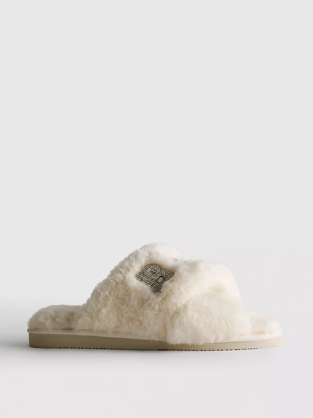 Pantufas de noiva com tiras cruzadas em pele sintética