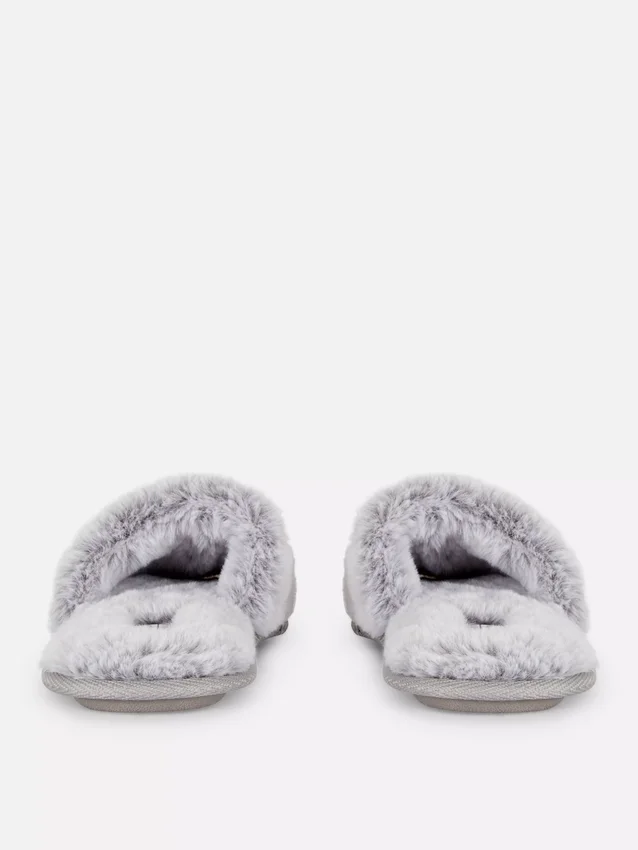 Pantufas de piel sintética