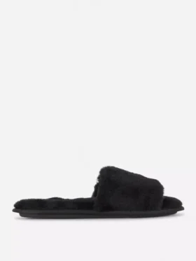 Pantufas fofas con fajas cruzadas