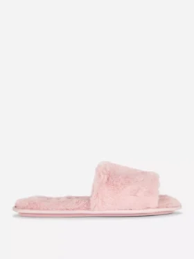 Pantufas fofas con fajas cruzadas