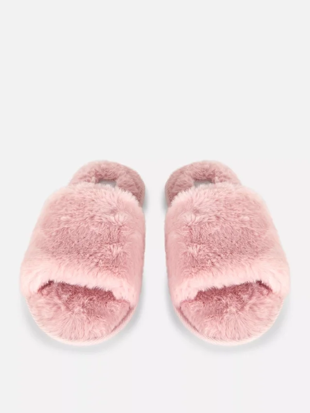 Pantufas fofas con fajas cruzadas