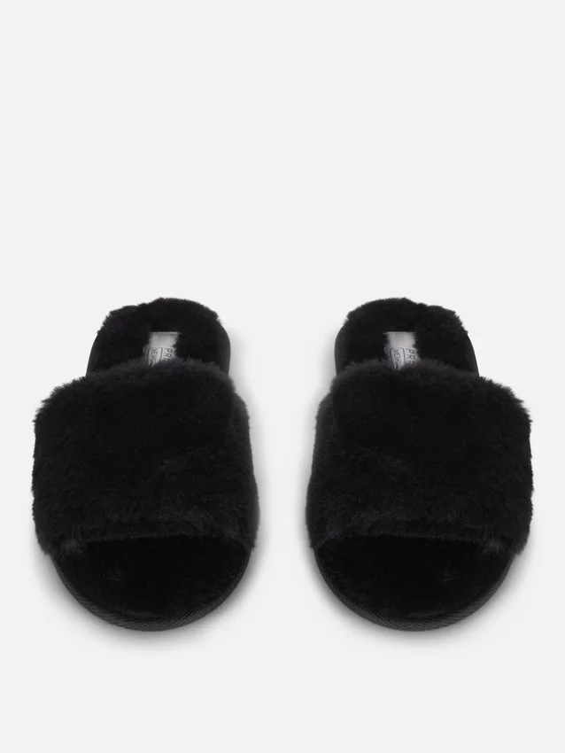 Pantufas fofas con fajas cruzadas