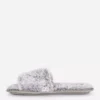 Pantufas fofas con fajas cruzadas