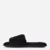 Pantufas fofas con fajas cruzadas