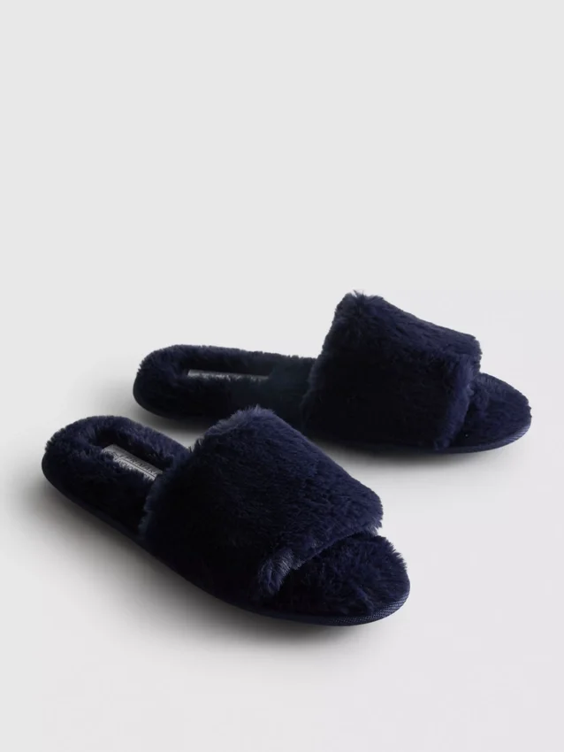 Pantufas fofas con fajas cruzadas