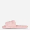 Pantufas fofas con fajas cruzadas