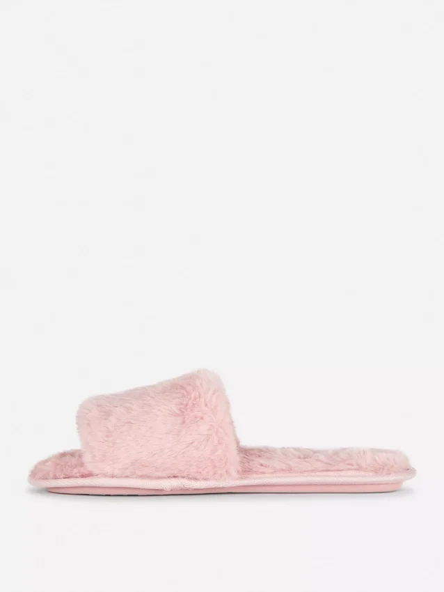 Pantufas fofas con fajas cruzadas