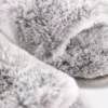 Pantufas fofas con fajas cruzadas