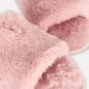 Pantufas fofas con fajas cruzadas