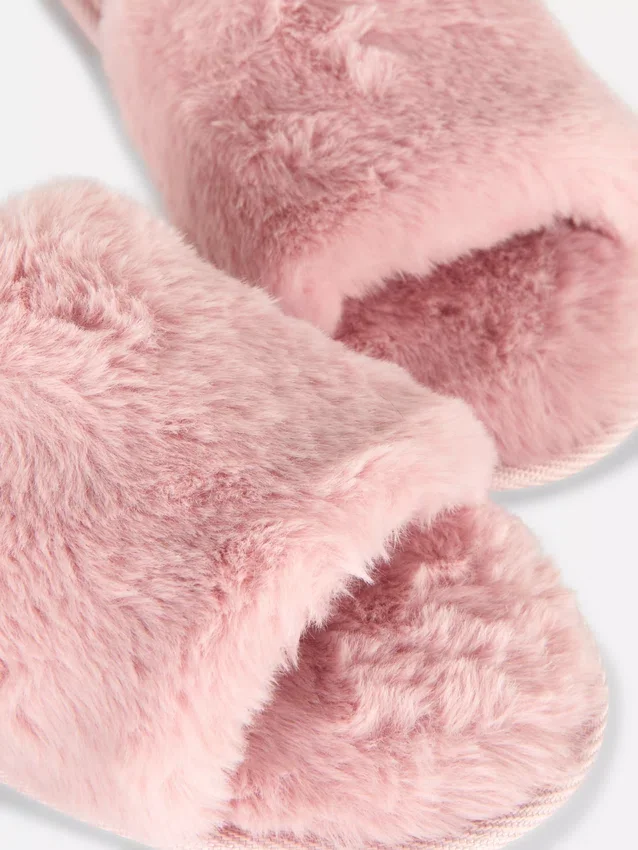 Pantufas fofas con fajas cruzadas