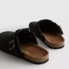 Pantufas tipo mule com biqueira fechada