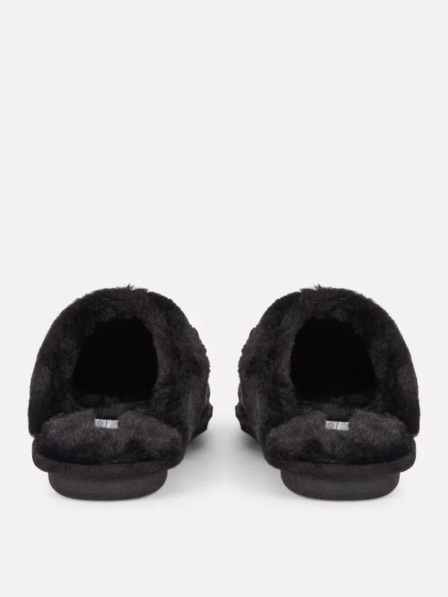 Pantufas tipo mule felpudas