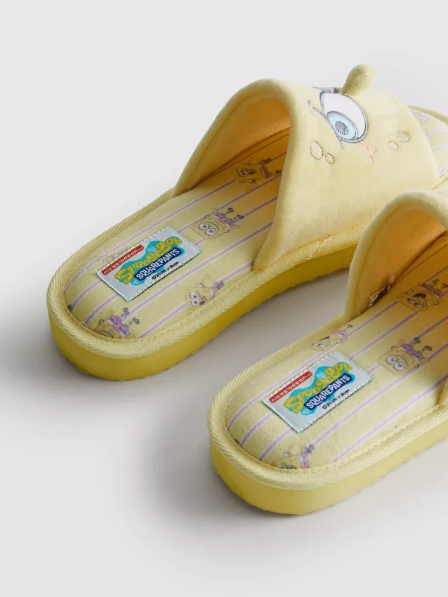Pantufas tipo mules do Bob Esponja