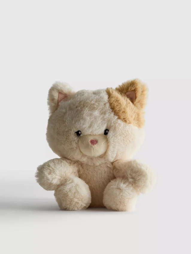 Pequeno brinquedo de pelúcia em forma de gato malhado