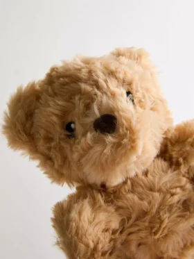 Pequeno brinquedo de peluche em forma de ursinho