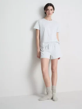 Pijama com t-shirt e calções