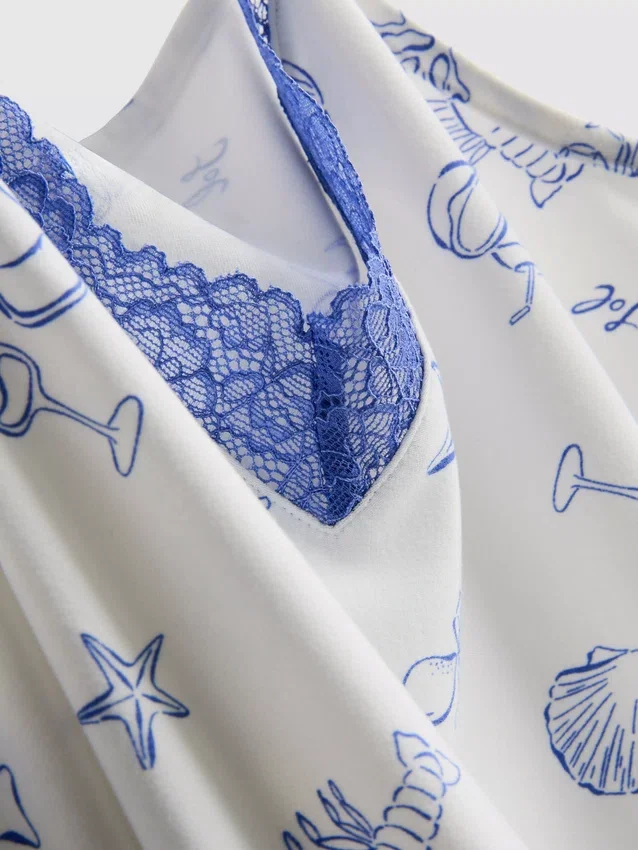 Pijamas com calções e camisola sem mangas