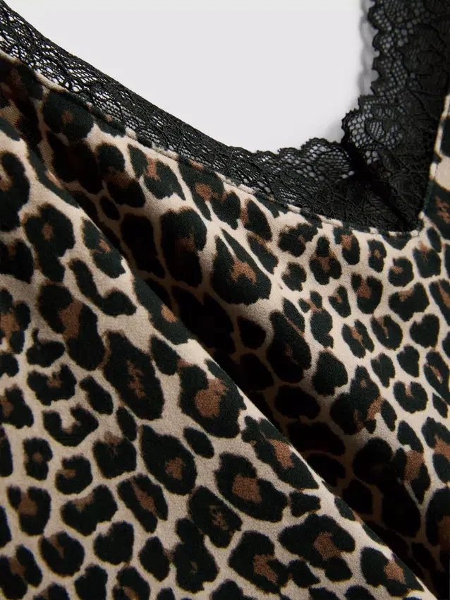 Pijamas com calções e camisola sem mangas