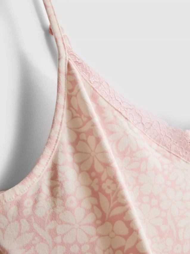 Pijamas com calções e camisola sem mangas