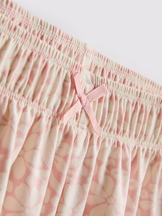 Pijamas com calções e camisola sem mangas