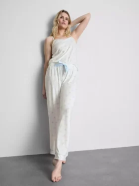 Pijamas com camisola de alças e laço em cetim estampado