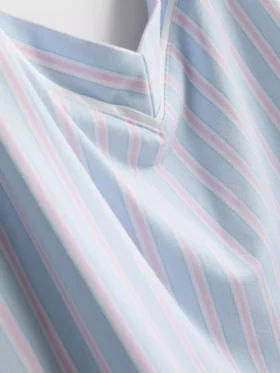 Pijamas com camisola de alças e laço em cetim estampado
