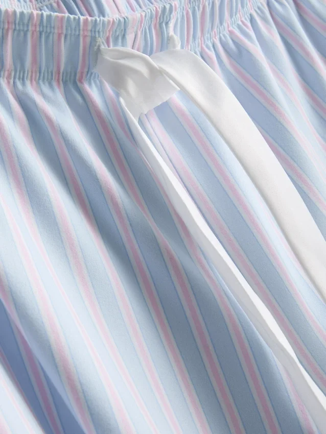 Pijamas com camisola de alças e laço em cetim estampado