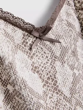 Pijamas com camisola de renda com padrão de leopardo