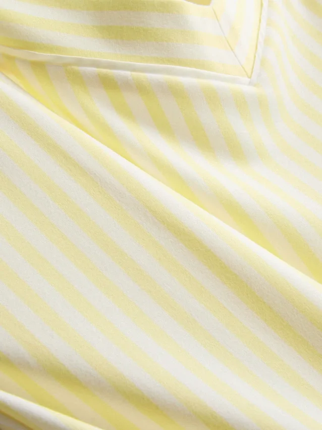Pijamas com camisola sem mangas e calções
