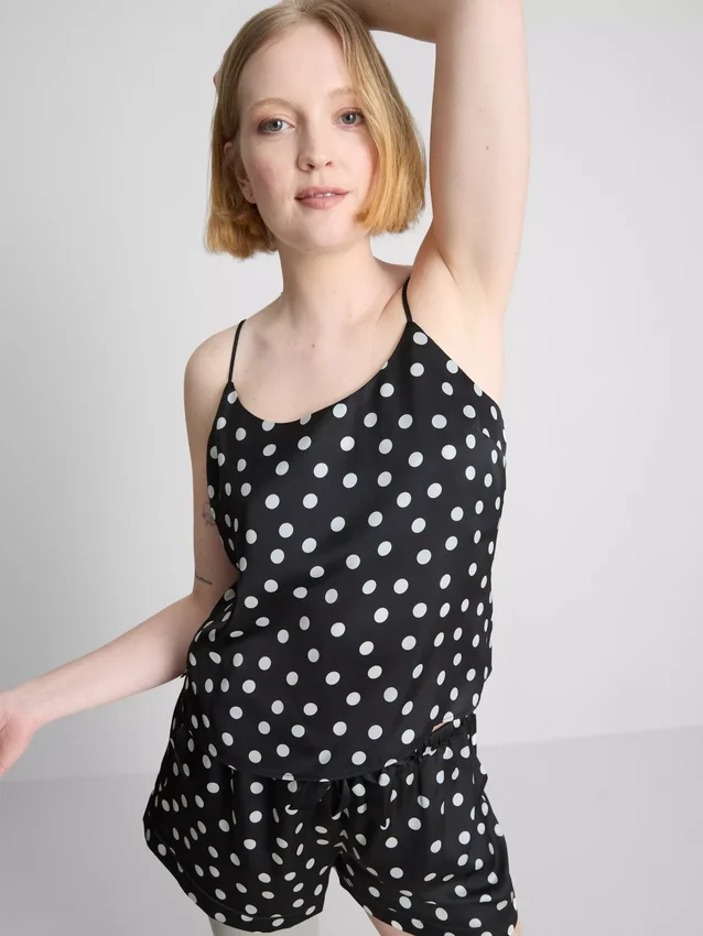 Pijamas com camisola sem mangas e calções