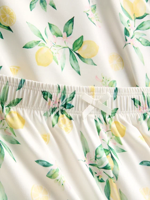 Pijamas com camisola sem mangas e calções