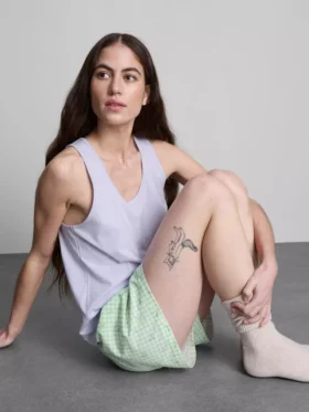 Pijamas com camisola sem mangas e calções de algodão