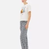 Pijamas com estampado de personagens da Disney