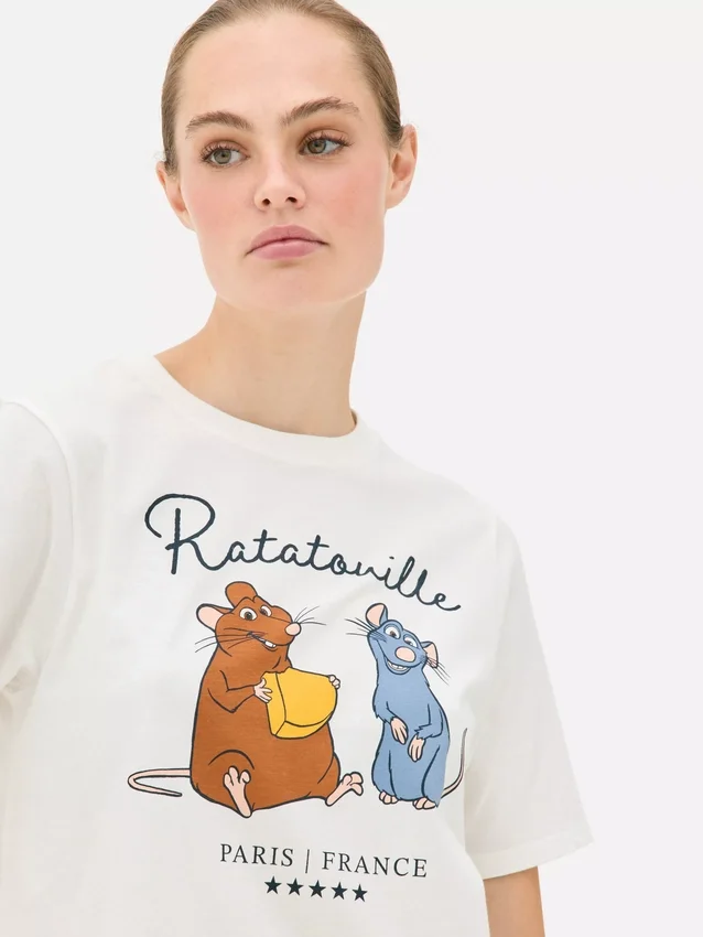 Pijamas com estampado de personagens da Disney