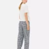 Pijamas com estampado de personagens da Disney