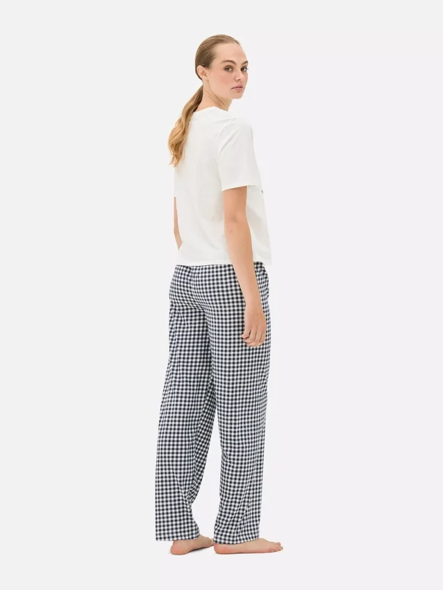 Pijamas com estampado de personagens da Disney
