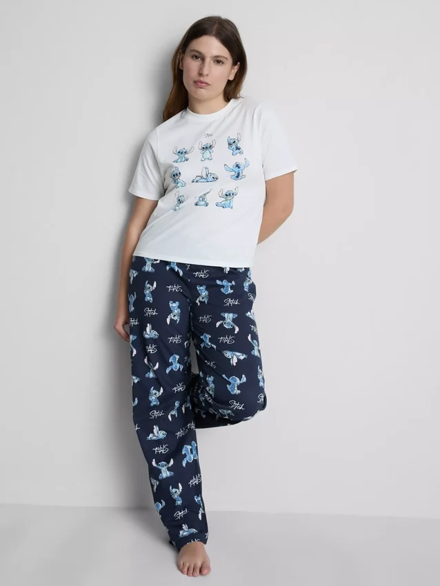 Pijamas com t-shirt do Stitch da Disney