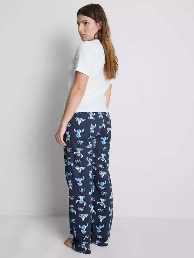 Pijamas com t-shirt do Stitch da Disney