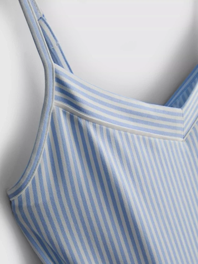 Pijamas curto com camisola de alças às riscas