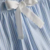 Pijamas curto com camisola de alças às riscas
