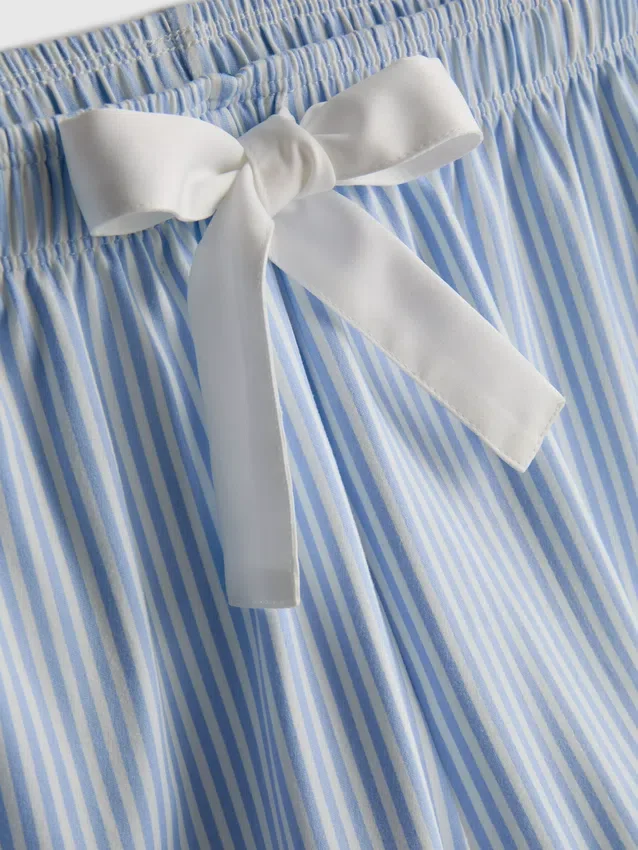 Pijamas curto com camisola de alças às riscas