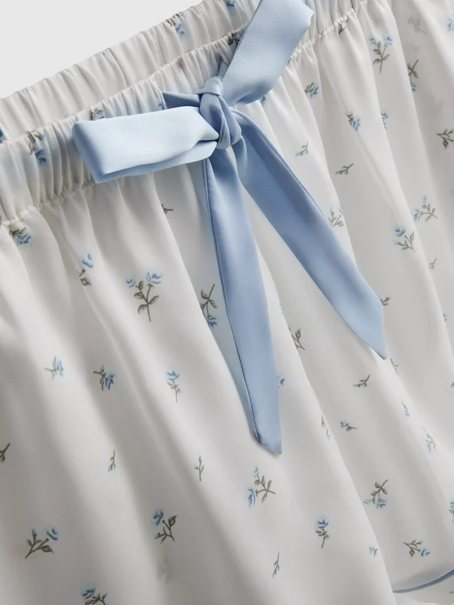 Pijamas curto estilo «boyfriend» em cetim com padrão floral